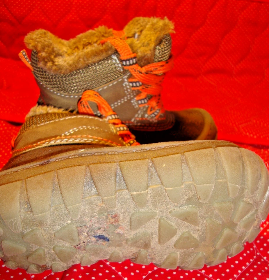 Botas forradas de piel sintética marrón Oshkosh MARLEY talla 5 con cordones 335 para niños pequeños Foto 4 de 4