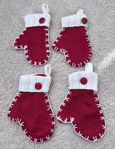 Holiday Decorative Tableware Set includes 4 Flatware Mittens - New w/o Tags
