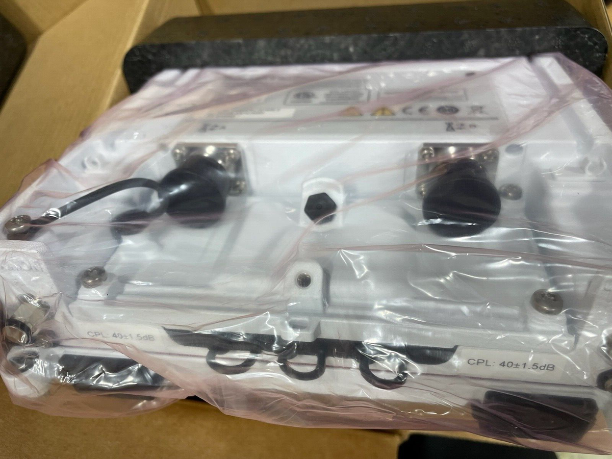 NEW SEALED ERICSSON NTB 101 0029/8 KIT Small Cell - mRRU 2205 LAA