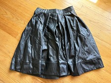 NWT BEBE BLACK Faux leather pleated PU skirt sz 6