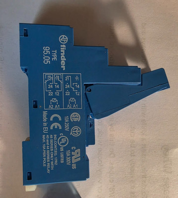 Finder 95.05 Relay Base 10 A 250 V 300 V 9505 (TSC)
