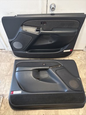 2000-2002 Chevrolet Avalanche Silverado Front Door Panel Set Driver Passenger