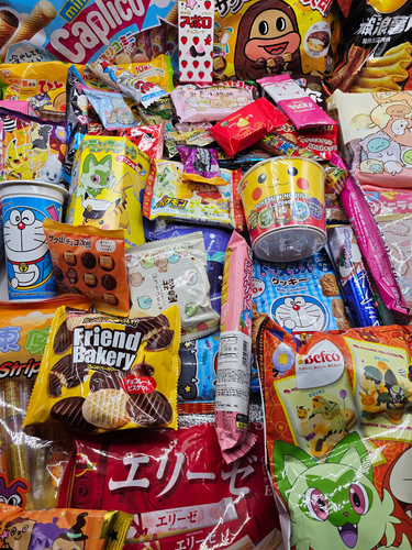 Holiday Asian Snack Box 65pcs | Assorted Asian treats | Free Gift Wrap - Picture 7 of 12