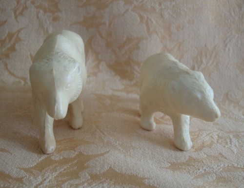 Two Vintage Ivory Resin Polar Bear Figurines Made in Japan - Picture 5 of 11