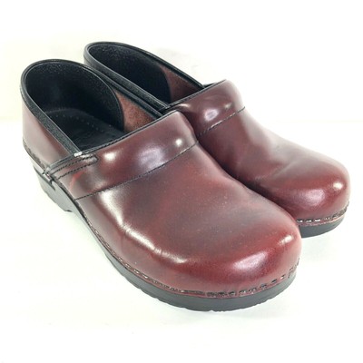 dansko clogs burgundy