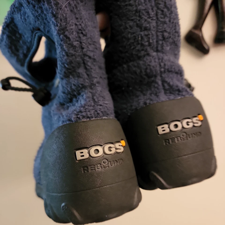 Botines al tobillo azul marino Bogs K BMOC polar niño pequeño talla 13 Foto 3 de 4