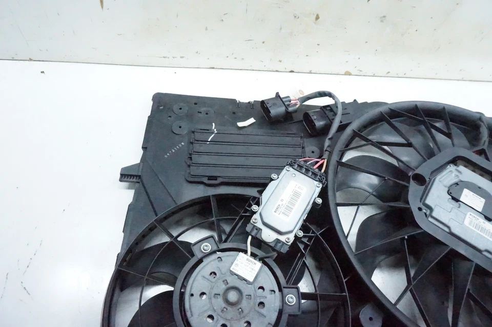 Ventilador de refrigeración del radiador Audi Q7 2011-2015 OEM 3,0 L 7L0121207 Foto 2 de 4