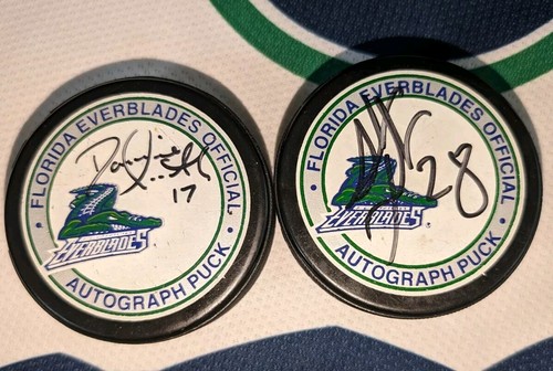 2005 Florida Everblades Team Signed Season Ticket Holder Jersey And 2 Pucks - Picture 12 of 12