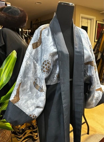 Unused Men s Haori, Pure Silk, deep navy blue, small size, excellent condition.  image 4