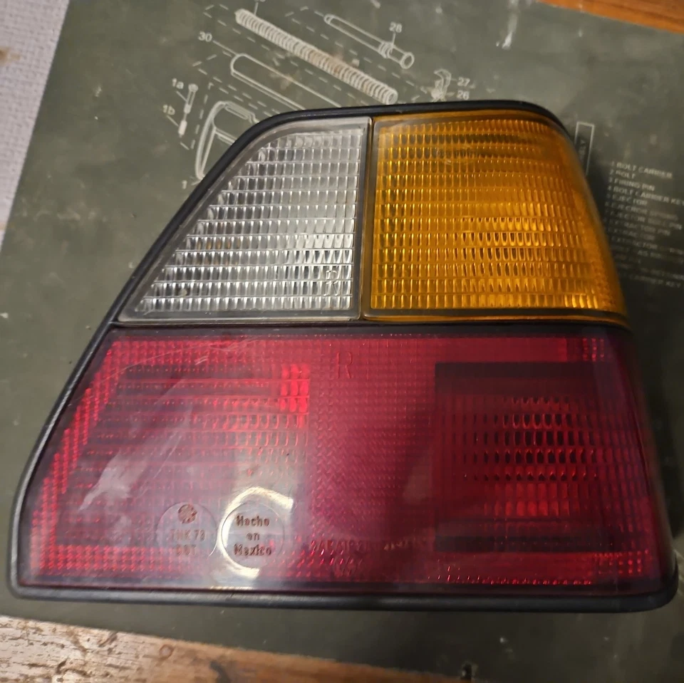 Luz trasera original Hella Volkswagen Rabbit RS 1985-1992 Foto 3 de 4