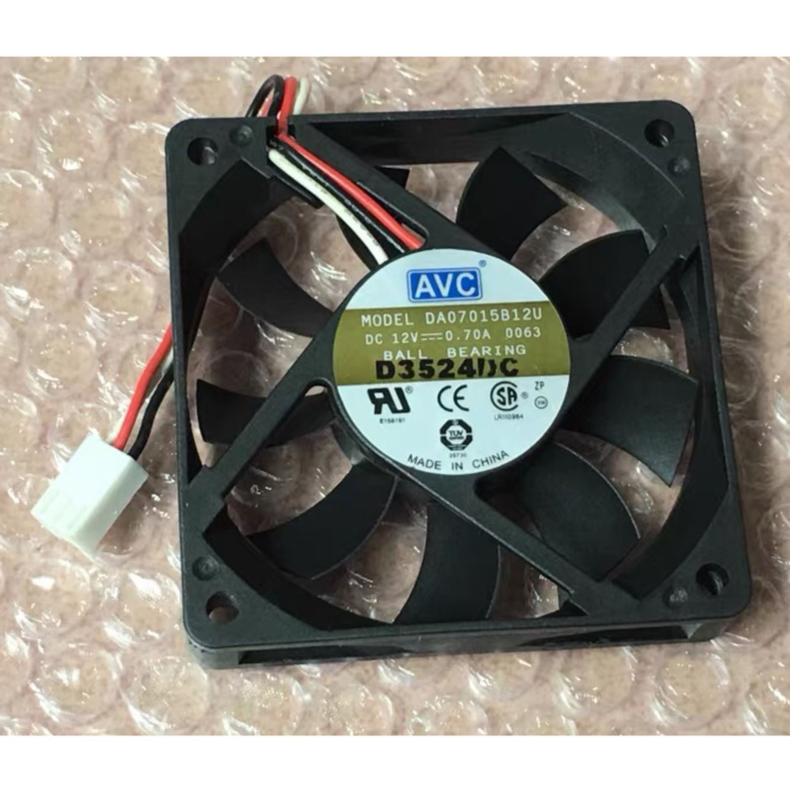 New AVC DA07015B12UF DC12V 0.70A 3-Wire Silent Cooling Fan *yt