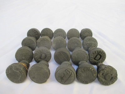 20x GEPRÄGTE EBONIT GINGER BEER SODA VINTAGE ALTE FLASCHENSTOPFEN um 1910-1920