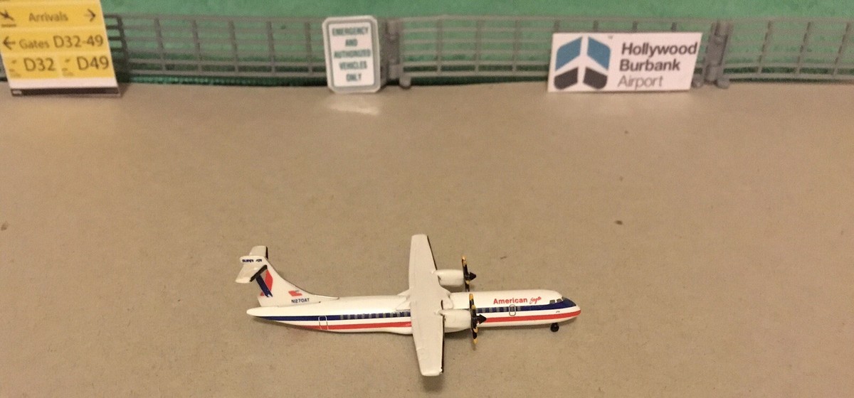Herpa Wings 1:500 ATR-72 American Eagle Airlines Model *Broken