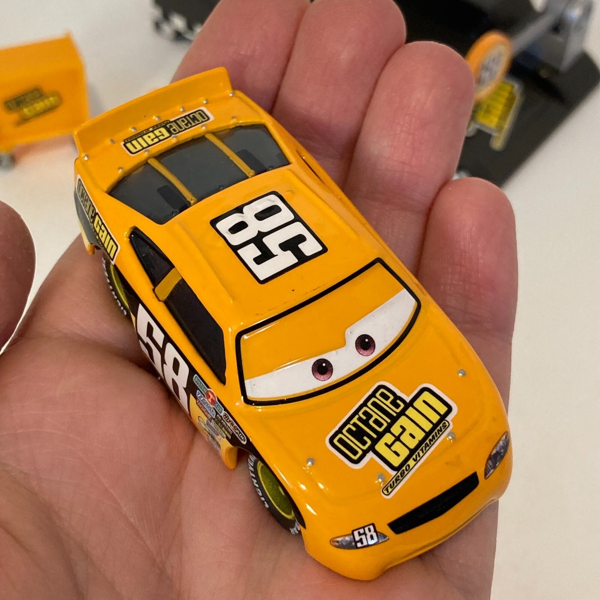 Disney Pixar Cars Octane Gain Racer Set With Crew Diecast