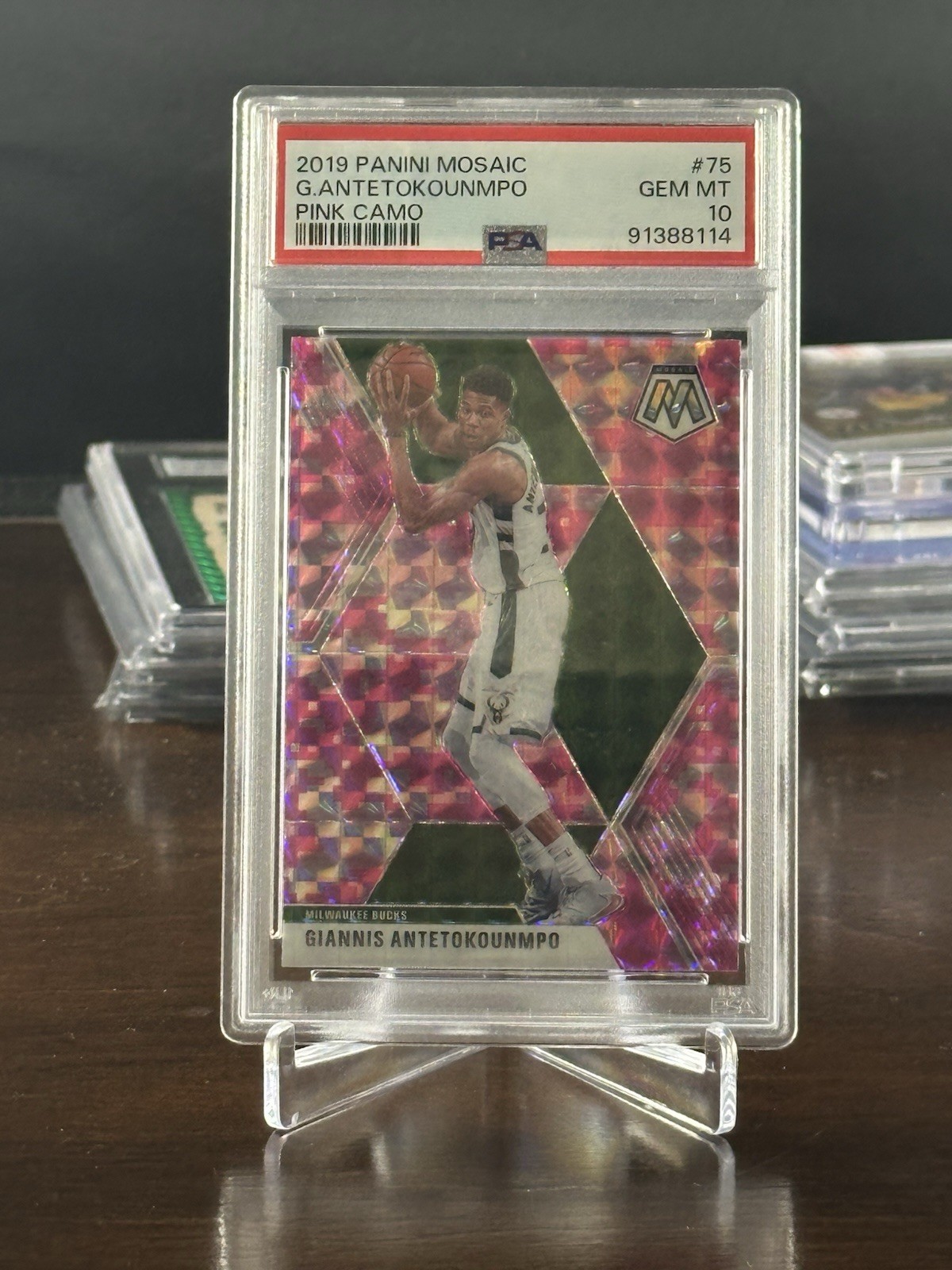 2019-20 Panini Mosaic - Giannis Antetokounmpo #75 Pink Camo Prizm
