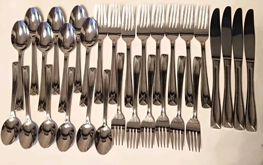 Oneida Lincoln Flatware Lot 31 Pc