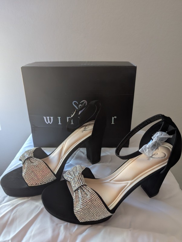 Windsor heels. Size 8 Brand new In box