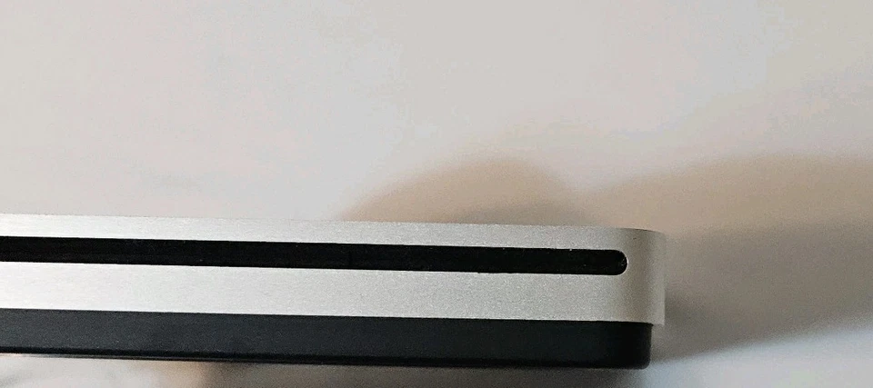 Apple USB SuperDrive (A1379) USB 2.0 External Optical CD-RW/DVD-RW Burner - Image 3 of 4