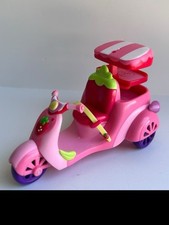 2008 Strawberry Shortcake Delivery Moped Scooter Tricycle VGUC  6"