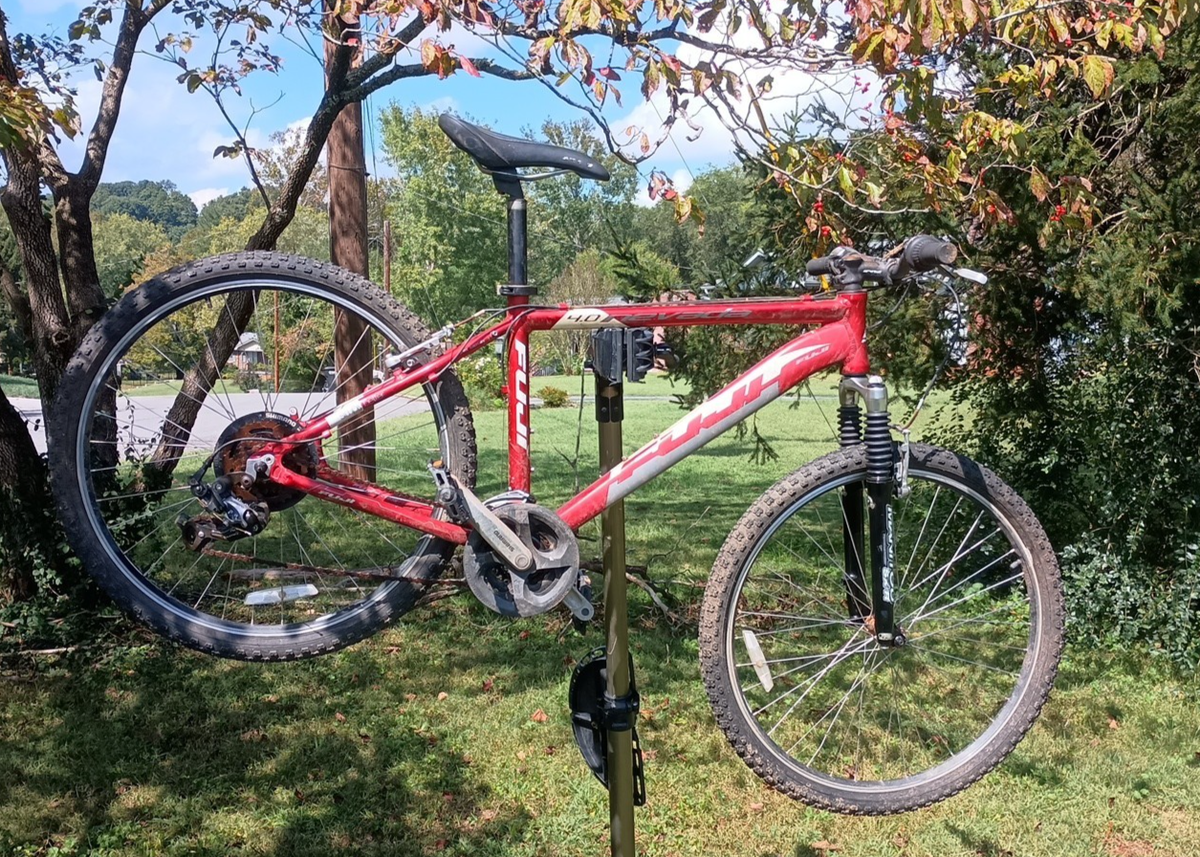 FUJI NEVADA Mountain Bike 17in Frame Manitou Shimano 21