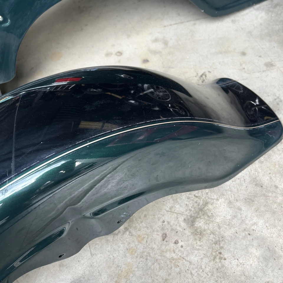 1998 - 2004 Suzuki Intruder VL1500 Front And Rear Fenders Set OEM Green/Black - Image 4 of 4