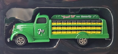 Golden Wheel Vintage 7UP bottle delivery truck evolution 1/87 diecast model set - Picture 8 of 20