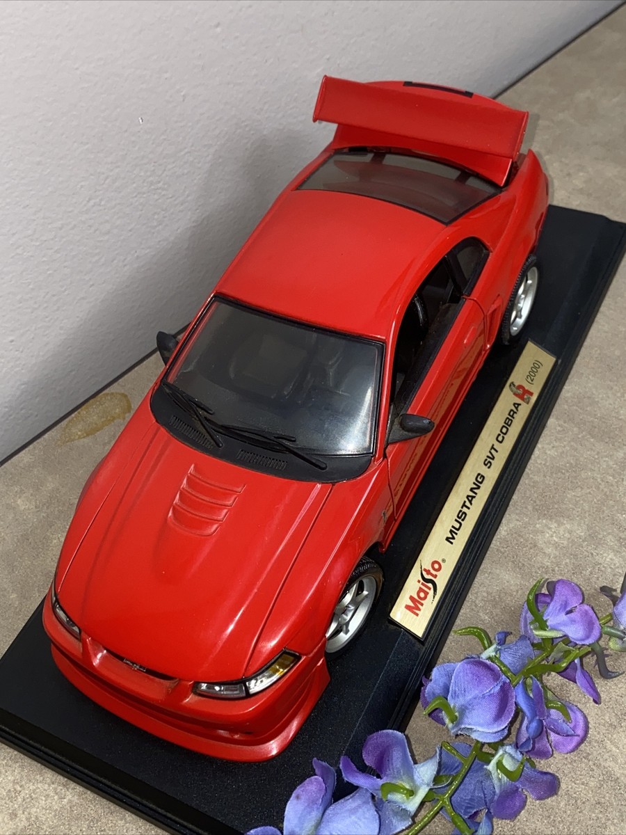 Maisto 2000 Ford Mustang SVT Cobra R Hardtop 1:18 Scale Diecast