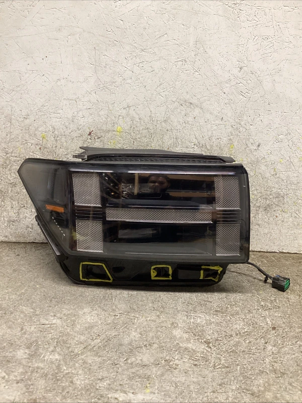 2024 2025 HYUNDAI SANTA FE RIGHT RH PASSENGER SIDE HEADLIGHT OEM 92102R6100