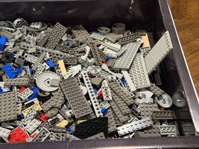 LEGO Star Wars (4483) AT-AT Walker W/ All Minifigs, Instructions & Box
