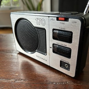 Magnavox AL-170 AM FM Handheld Battery Powered Transistor Radio Tested Vintage
