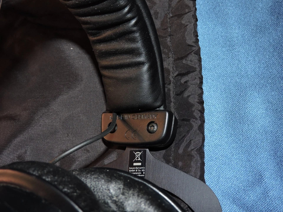 Beyerdynamic DT 770M Headphones w/ Bag ~pre-owned~ - Image 3 of 4