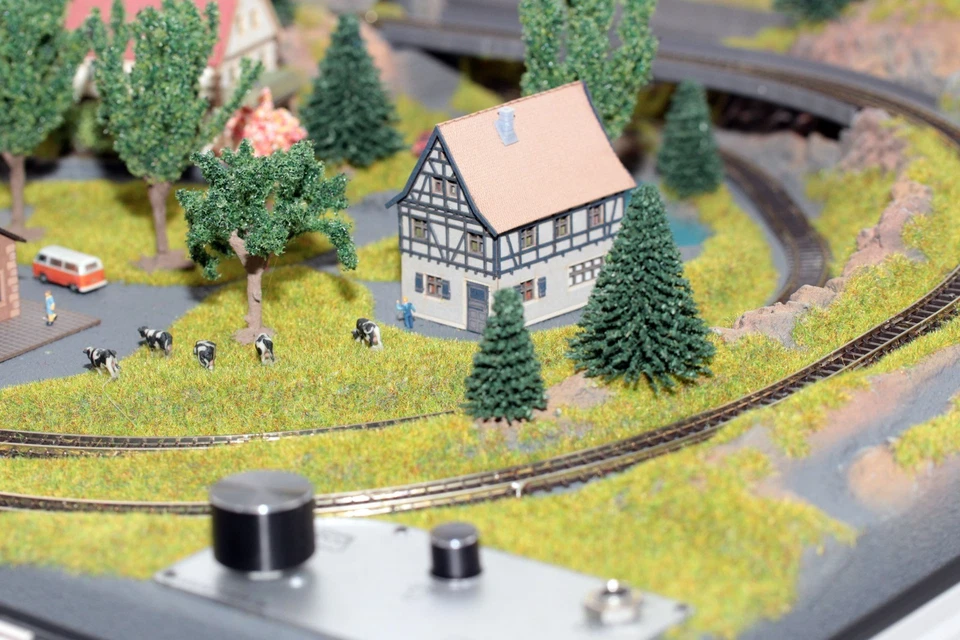 Noch 88313 Modellbahnkoffer Serfaus mit Märklin mini club Gleisen, Beleuchtung - Bild 3 von 4