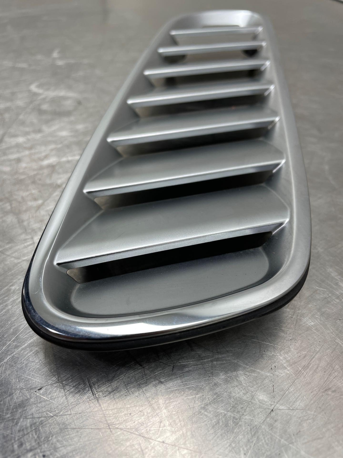 2010 ASTON MARTIN RAPIDE OEM LEFT HAND DRIVERS SIDE HOOD VENT LOUVRE AD43-16C693