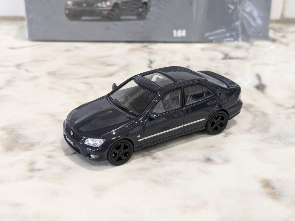 Modellino JKM 1:64 Lexus IS300 – Metallo Pressofuso In Scatola – Nuovo
