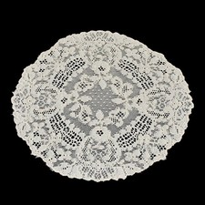 Linge de table brodé napperon ovale dentelle crème vintage