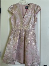 Vince Camuto Women's Short Sleeve Pink V-neck Jacquard Metallic Gold Size 6