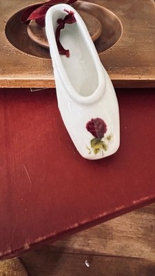 Raine Willitts 1998 Extravadance Porcelain Ballet Slipper Ornament