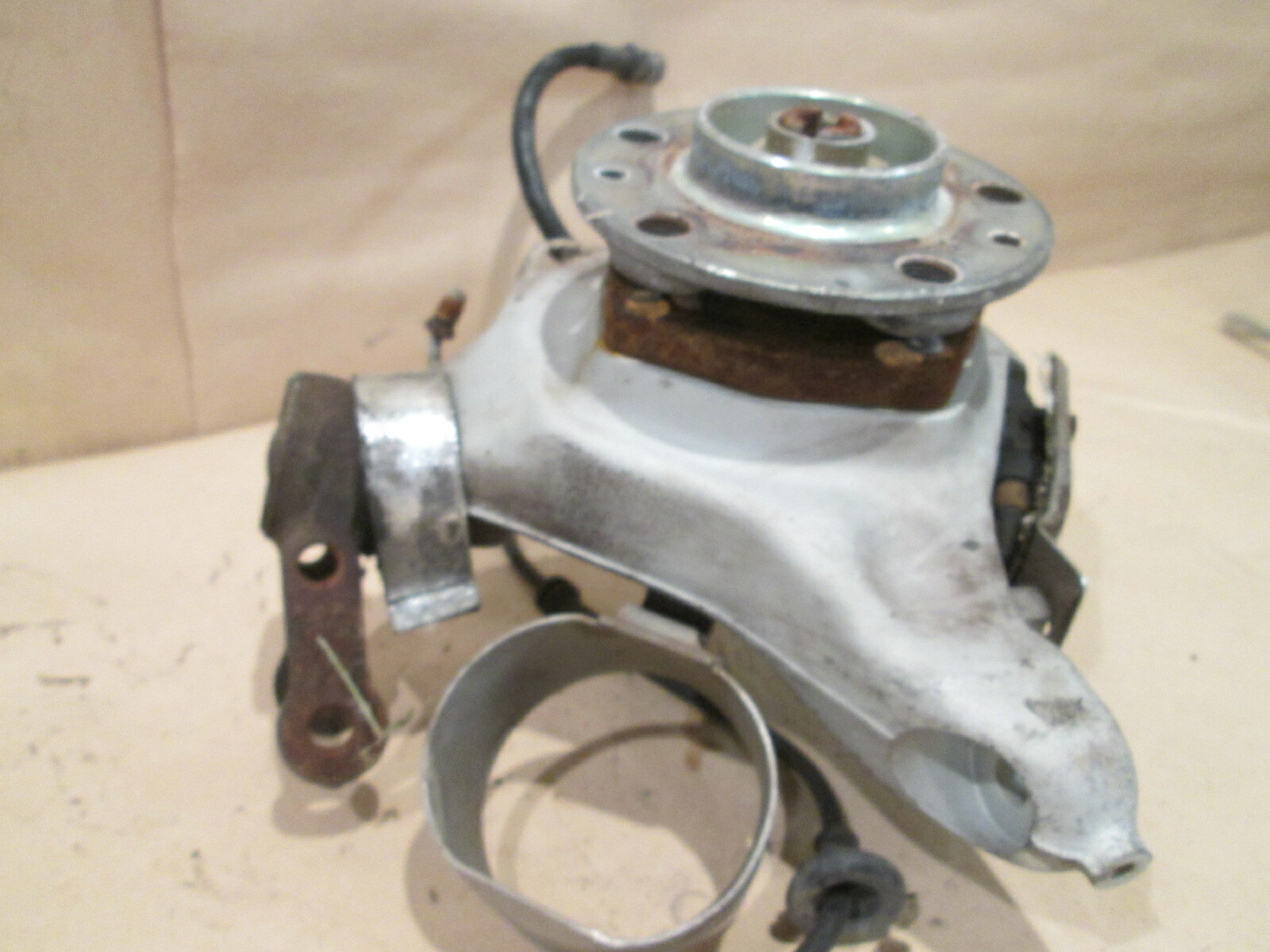 Ferrari 355 RH Front Stub Axle /  Steering Knuckle / Wheel Bearing 175487