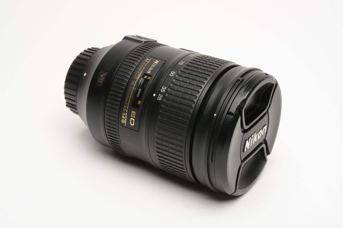 Nikon AF-S Nikkor 28-300mm f3.5-5.6G ED VR zoom lens, USA, Mint