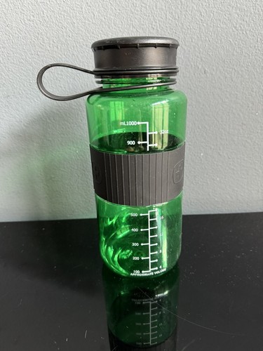 Swiss Gear Water Beverage Bottle Tumbler 32+ Ounce Plastic Twist Top Used Once - Picture 2 of 4