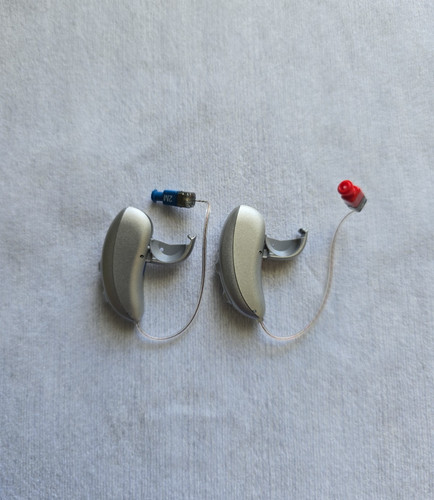 2 Units-KS 9.0 hearing aid. Mild to severe hearing hearing losses.