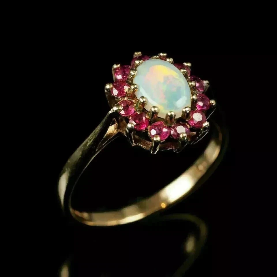 Anillo de compromiso para mujer de diamantes de corte ovalado de 2 quilates enchapado en oro blanco de 14 quilates Foto 2 de 4