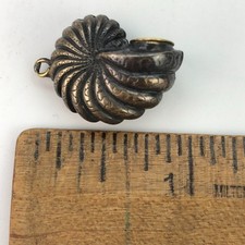 Antico ciondolo capelli lutto vittoriano conchiglia Nautilus Fob