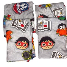 RYAN  S WORLD 5 PIECES 2 SETS OF TWIN BED SHEETS  REVERSIBLE COMFORTER 72  X 82  