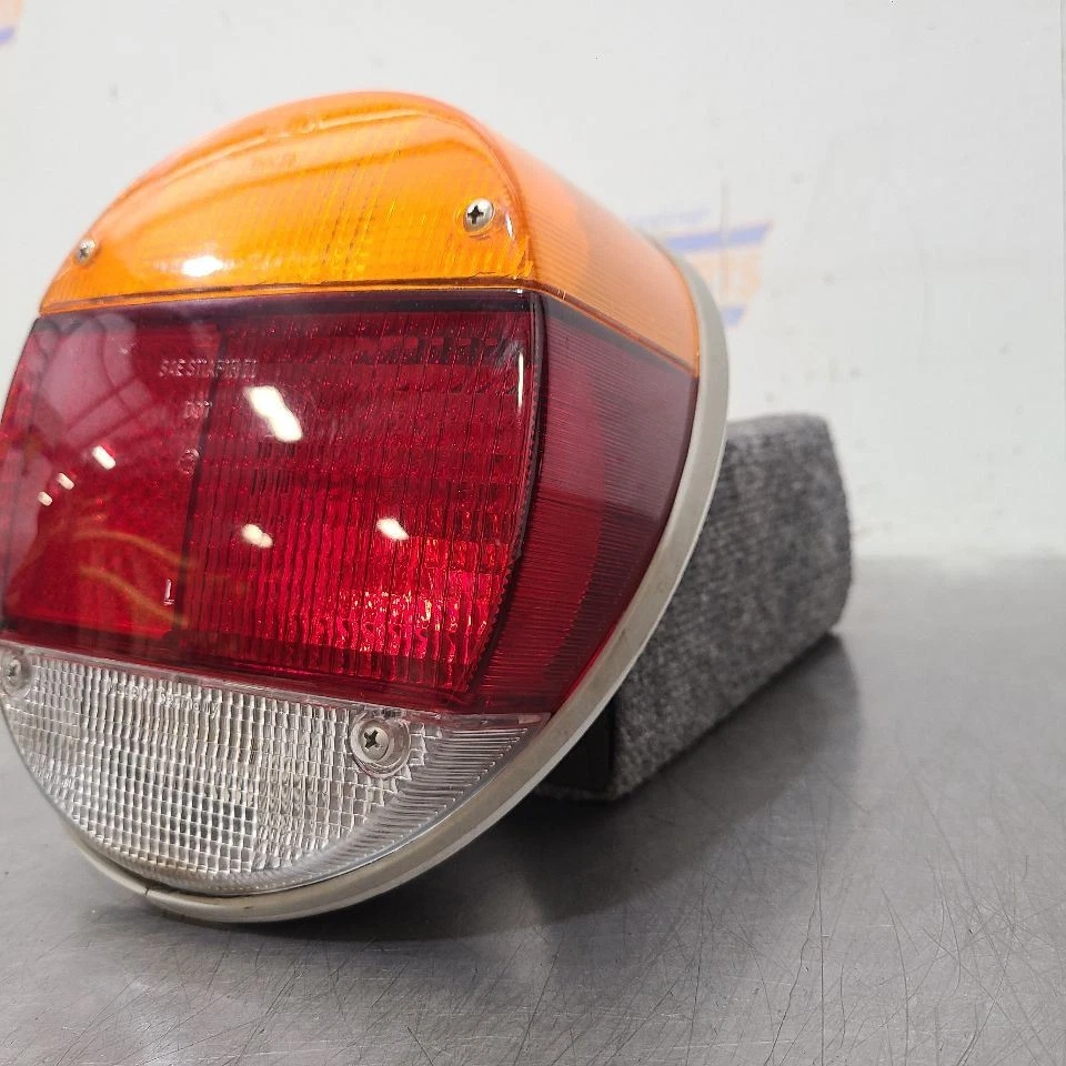 78 1978 VOLKSWAGEN BEETLE REAR FENDER MOUNTED TAIL LIGHT LAMP LEFT DRIVER - Image 4 of 4