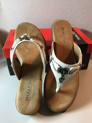Rialto Bailee White Woven Slip On Thong Sandals Women s Size 9M. New In Box