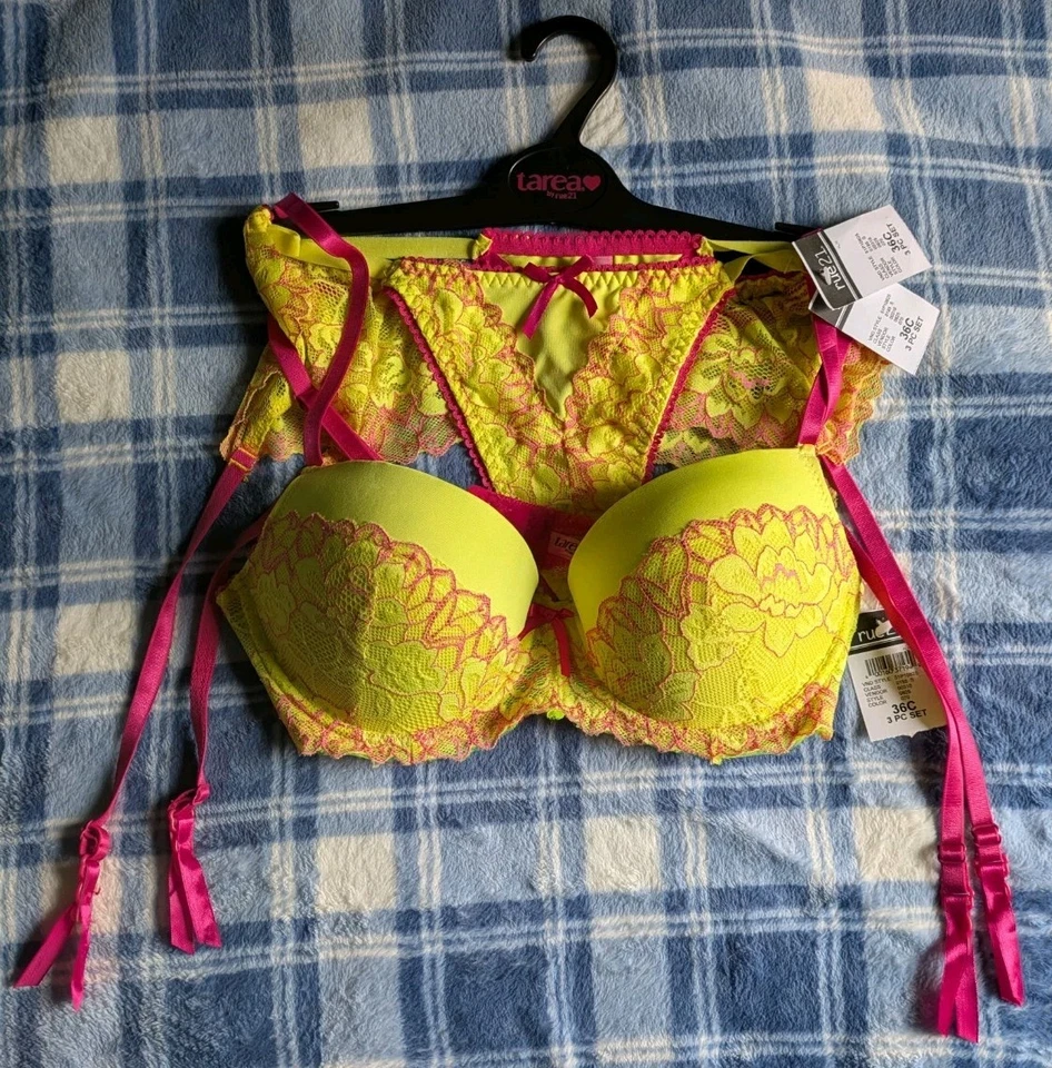 Juego de lencería Rue 21 Tarea, sujetador 36C, panty y liga XL, amarillo/rosa Foto 2 de 4