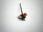 DINKY TOYS UN PANONCEAU DE TOIT+UNE ANTENNE POUR PEUGEOT 404 TAXI