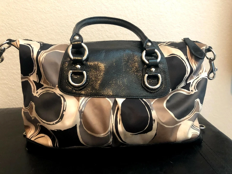 Coach - Bolso de Mano Ashley de Seda - Marrón Negro Tostado Estampado - Logotipo Coach Estampado Foto 2 de 4