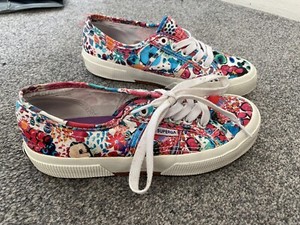 size 3 superga